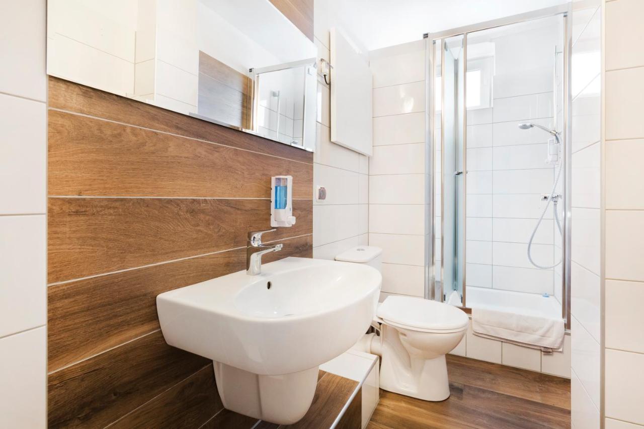 Hotel 97 Быдгощ Экстерьер фото